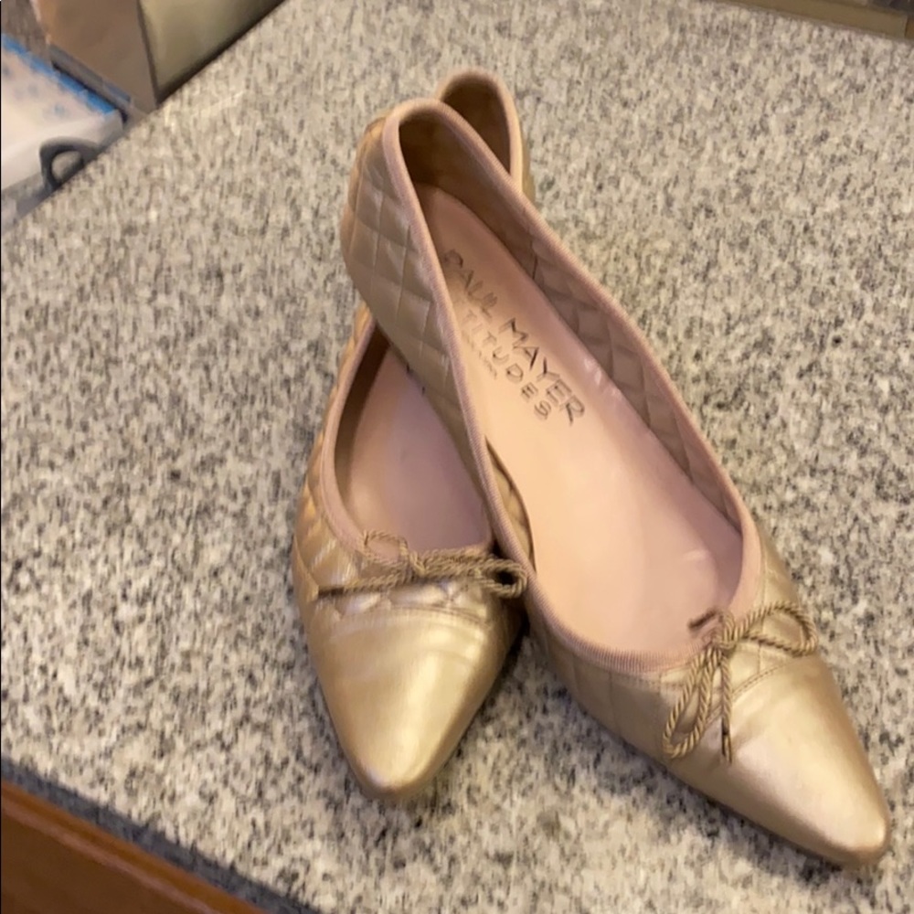 Kitten heel pumps